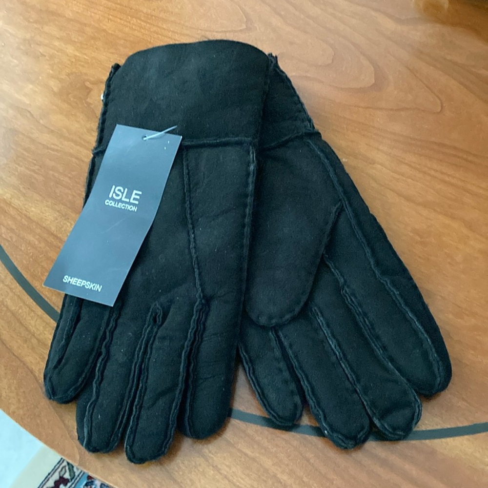 Leather Gloves in Black Sheepskin fully lined.